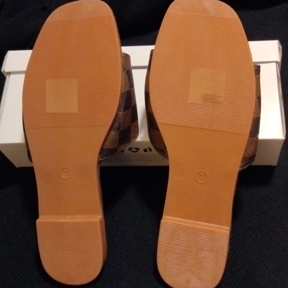 NEW!!! SUPER cute checkered flat in Brown, Various - Picture 4 of 4